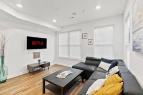 UltraModern Philly Getaway,10 Mins Center City, Private Roof Top